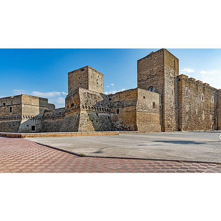 Muratori saraceni al castello di Bari (Puglia)