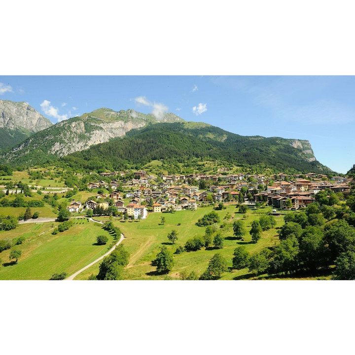 San Lorenzo in banale e le fatiche nascoste nei muri (Trentino Alto Adige - Borghi Autentici d'Italia)