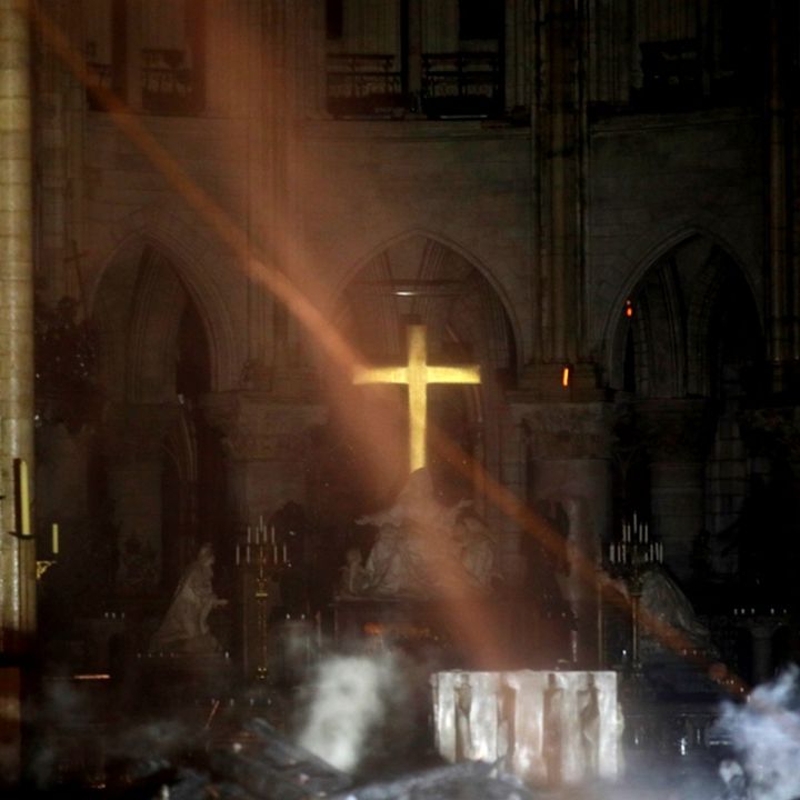 El incendio en la Catedral de Notre Dame está parcialmente sofocado