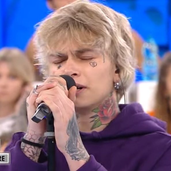 Ayle - Allergica alle fragole (Amici 23)