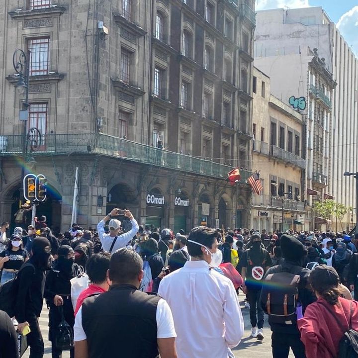 Anarquistas marchan al Zócalo capitalino