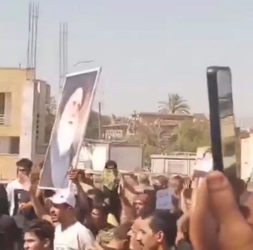 A fuoco l’ambasciata svedese in Iraq. Proteste per le copie bruciate del Corano