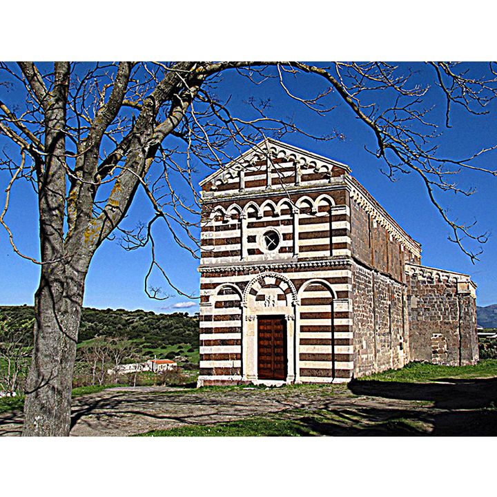 Chiesa solstiziale di San Pietro delle Immagini a Bulzi (Sardegna)