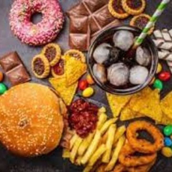 La comida chatarra afecta más que el alcohol y puede provocar cirrosis