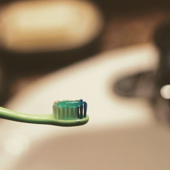 Quintili ("Il Salvagente"): «Attenzione al dentifricio con biossido di titanio»