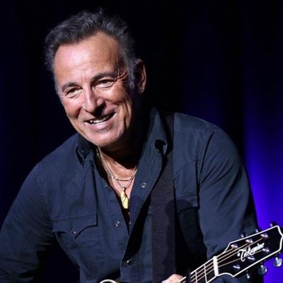 Bruce Springsteen Day. Il governatore del New Jersey ha dedicato al cantautore statunitense una giornata nazionale: il 23 settembre.