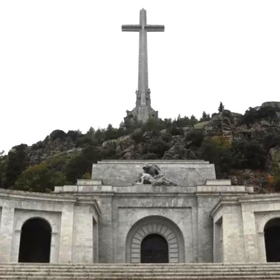 In Spagna il governo socialista vuole estirpare la croce della valle dei caduti