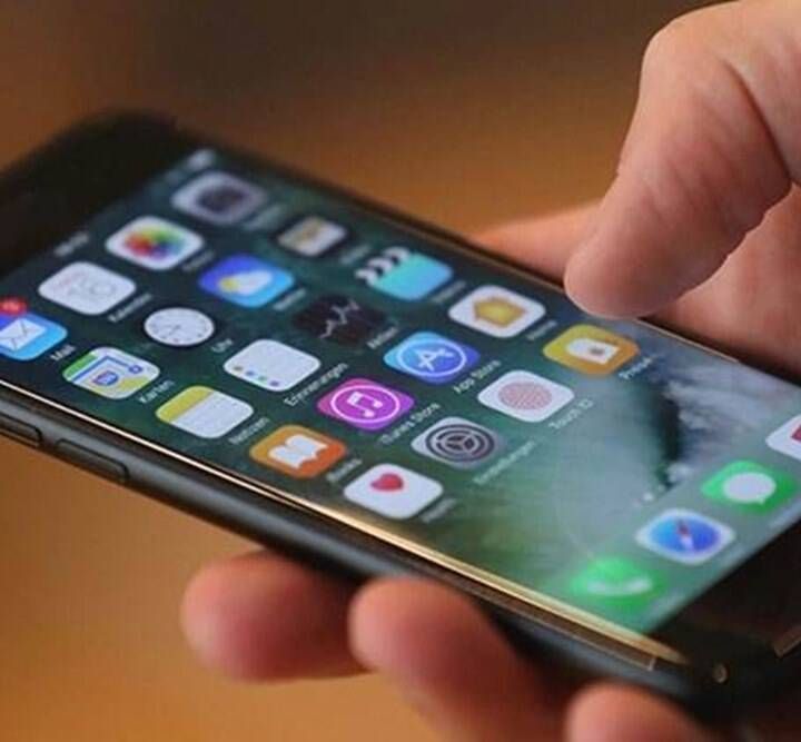 अनचाहे शोर की किरचें - Noise Of Smartphones (Duniya Mere Aage, 15 December 2022)