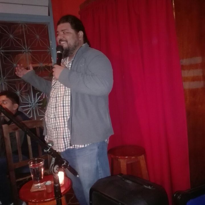 "Amo el standup, me encanta la comedia; yo creo que la comedia va a salvar al mundo": Miguel Castanedo.