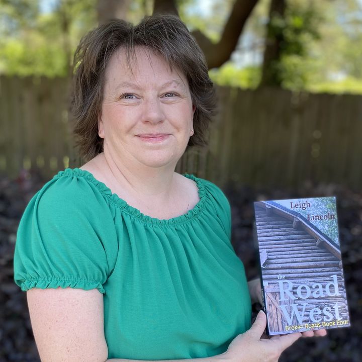 Writing to Inspire, Uplift, and Provoke Thoughtful Conversation with Leigh Lincoln
