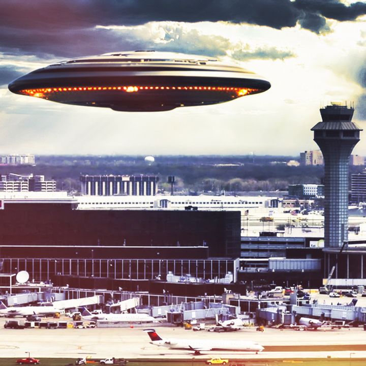 UFO Hovers over Major US Airport