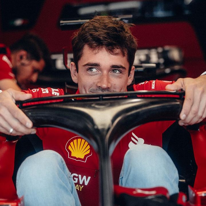 F1, prima fila tutta Ferrari in Messico: Leclerc in pole davanti a Sainz