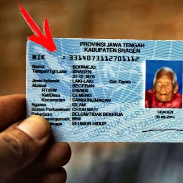Dopo aver mostrato il passaporto è diventato famoso nel mondo come l'uomo più vecchio