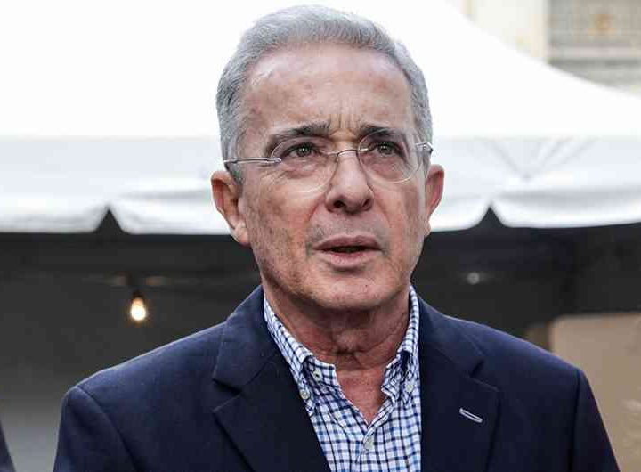 “¿Cuándo te reúnes con Uribe?”
