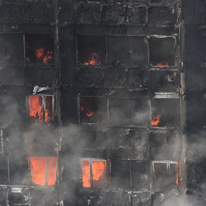 Inferno Grenfell Tower, ombre sugli errori dei pompieri