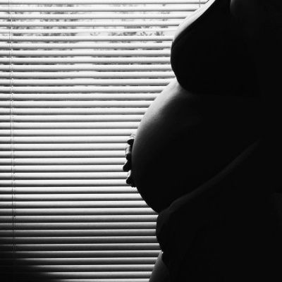 Laura Sugamele: La questione della maternità surrogata nel dibattito internazionale.