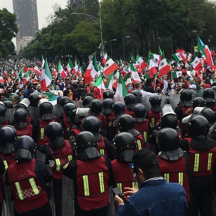 Desaloja policía a manifestantes contra López Obrador
