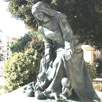 La statua di una Madonna circondata da bambini mai nati fa gridare alla censura