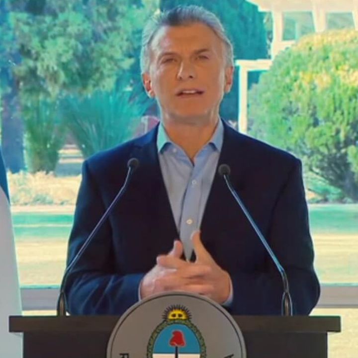 Macri anuncia medidas ante desplome de su moneda