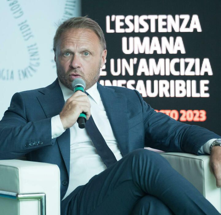 i POVERI MANGIANO MEGLIO dei RICCHI - Lollobrigida ne dice un’altra…
