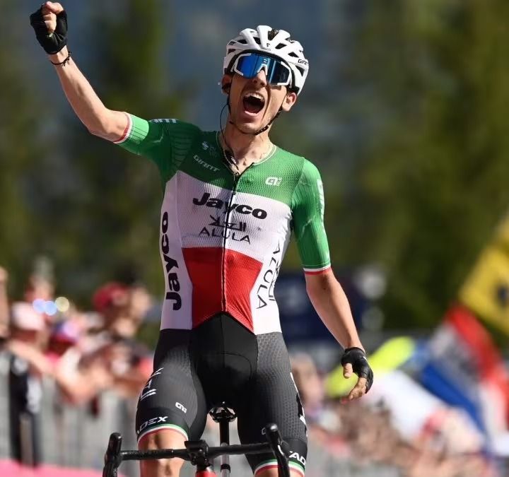 Giro d’Italia 2023: la tappa dolomitica di Zoldo incorona il piovenese Filippo Zana