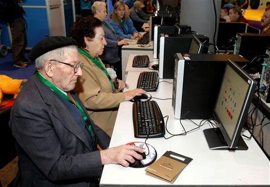 ¿Cómo reducir la brecha digital para las personas mayores?